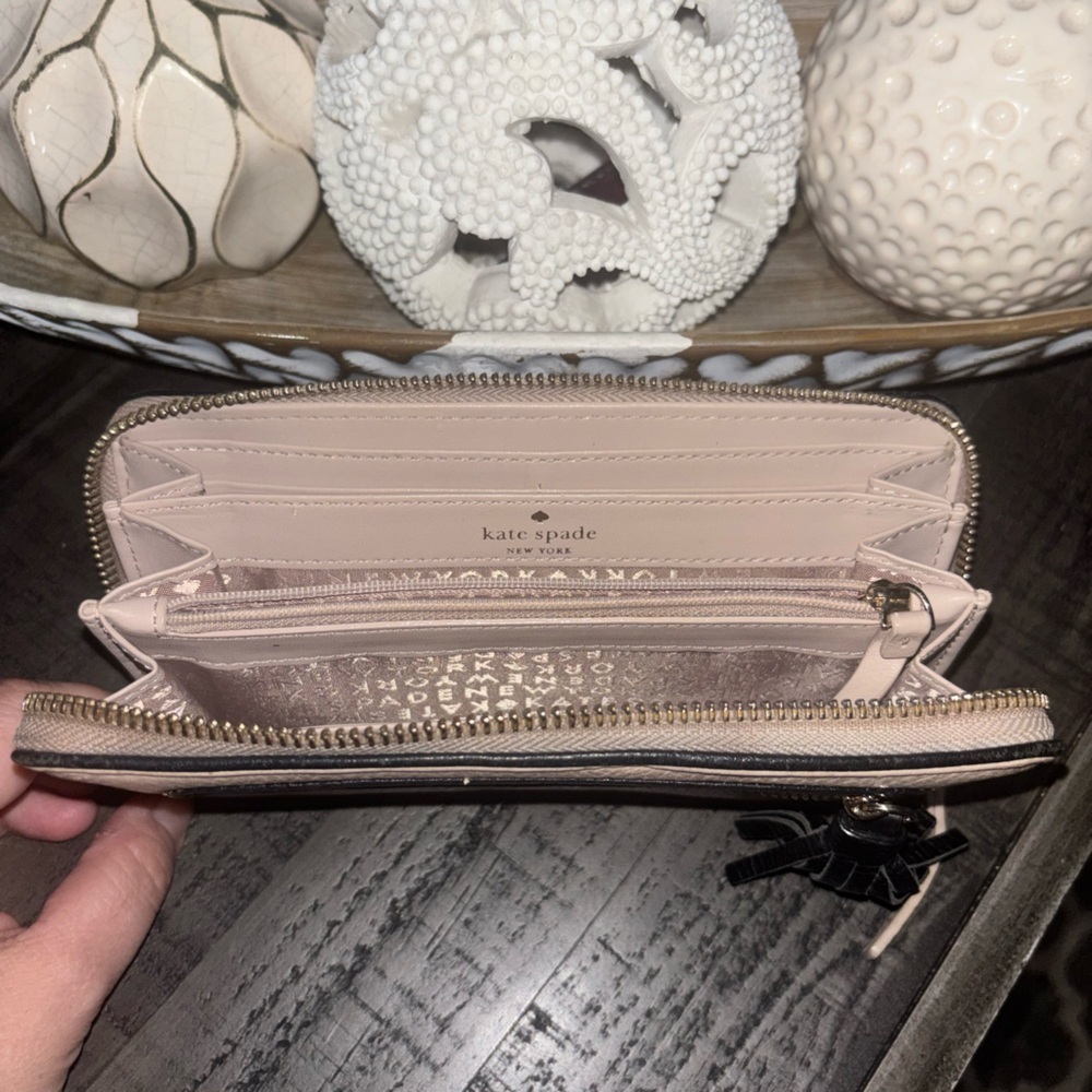 Kate Spade Chester Street Neda/warm beige and black pebbled leather. - Picture 3 of 10